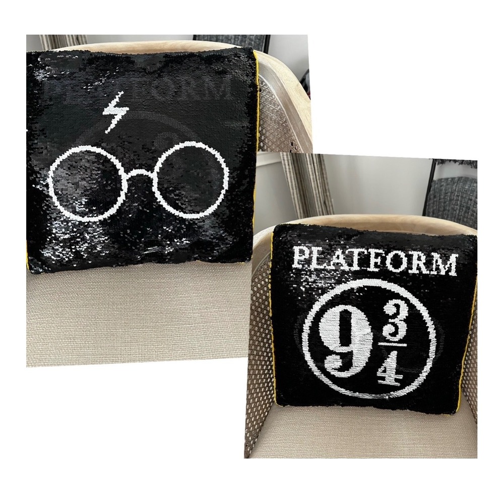 Harry Potter Reversible Sequin Pillow Platform 9 3/4 Glasses Black Yellow Square